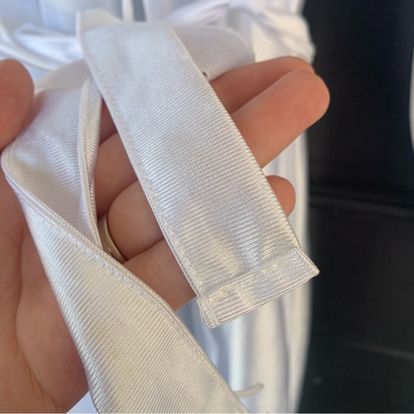 Anthony Richards White Embroidered Robe - Picture 8 of 9